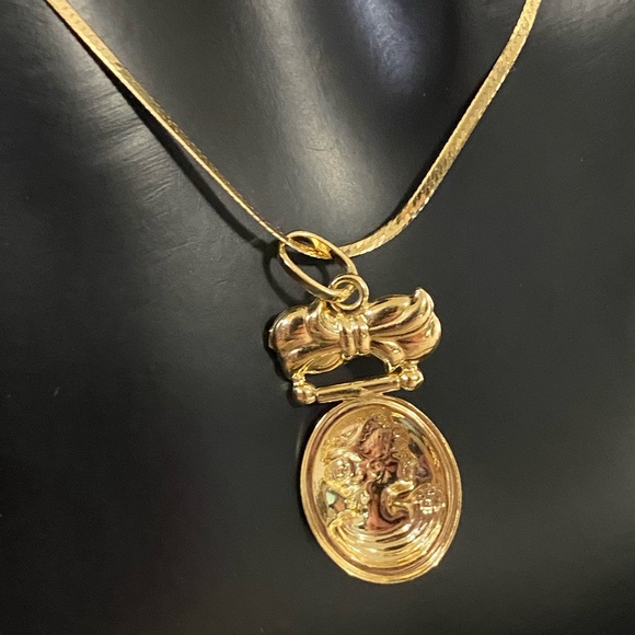 18K Gold Pendant - Picture 4 of 5